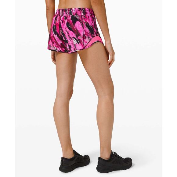 Lululemon Hotty Hot Short II *2.5" - Picture 1 of 12